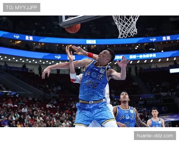翟晓川关键战摘12篮板 北京队争冠重要砝码